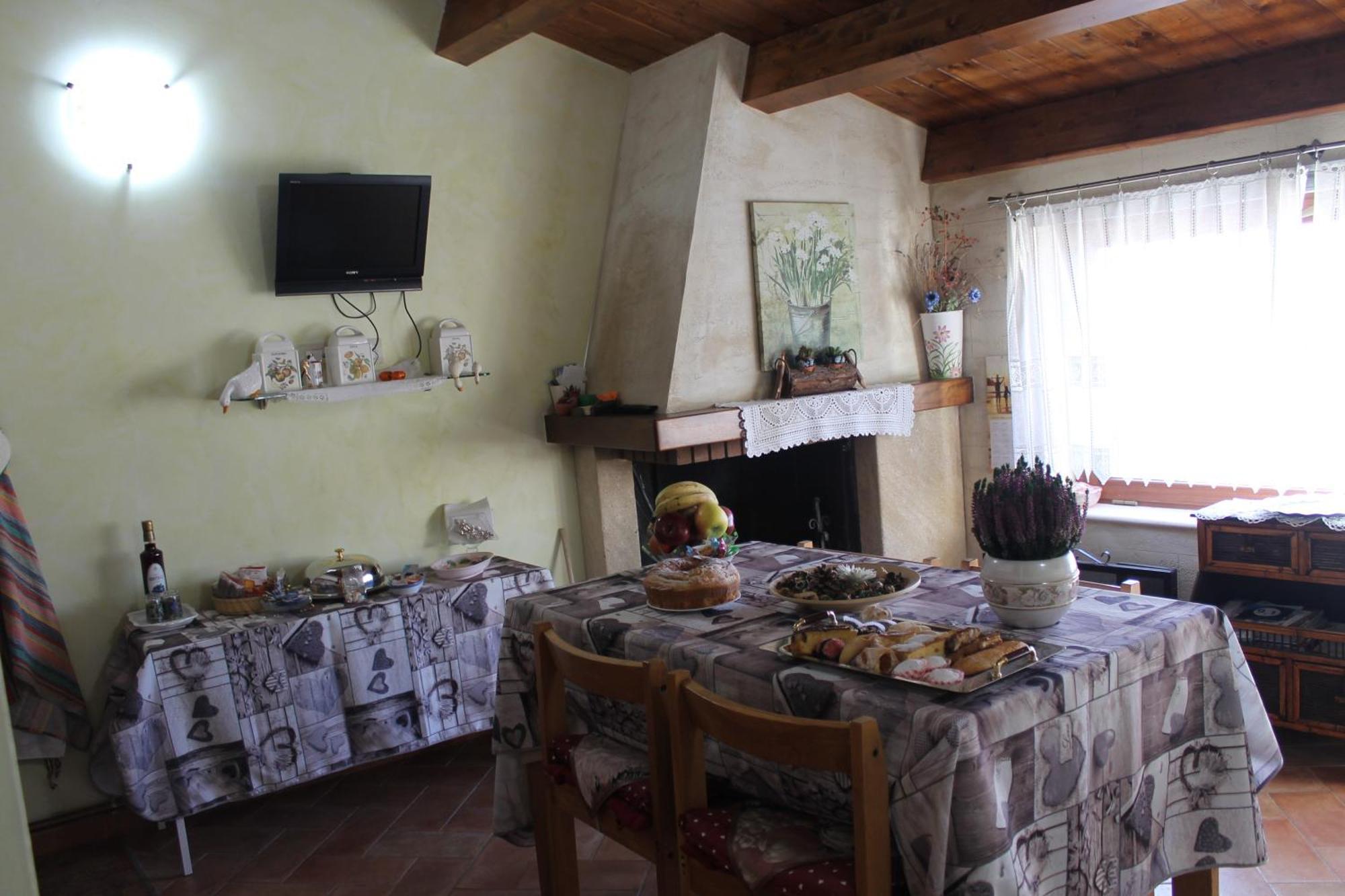 Medieval Village Of Pacentro Экстерьер фото