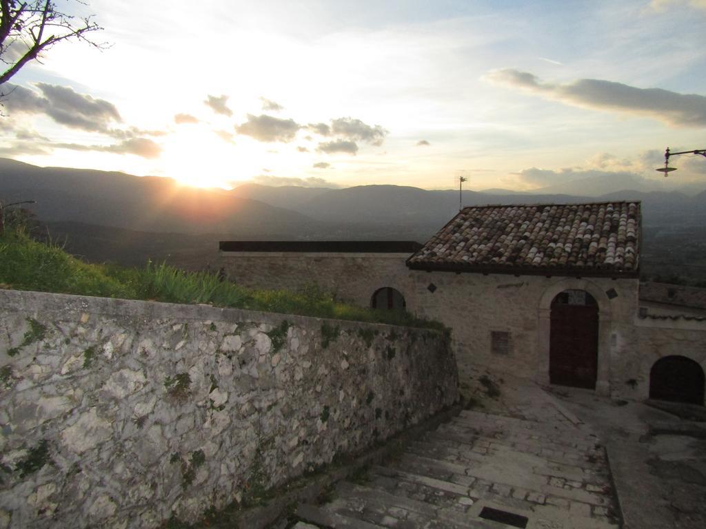 Medieval Village Of Pacentro Экстерьер фото